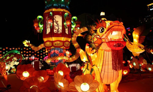 Tết Trung thu là một trong những ngày lễ quan trọng nhất ở nhiều nước châu Á như Việt Nam, Trung Quốc, Hàn Quốc, Nhật Bản... Mỗi nước lại có phong tục đón Tết Trung thu riêng và có nhiều điều thú vị.