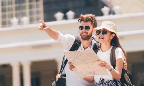 Chỉ tay vào người khác: Chỉ tay vào người hoặc vật được xem là hành động thô lỗ ở Nhật Bản. Thay vào đó, người Nhật sẽ đưa cả bàn tay hướng về những gì họ muốn nói đến. Khi đề cập về bản thân, mọi người sẽ sử dụng ngón tay trỏ để chạm vào mũi thay vì chỉ vào chính mình. Ảnh: Beer5020/Shutterstock.