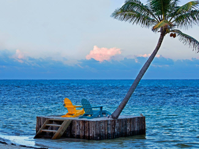 Các rạn san hô ở Belize là điểm đến nổi tiếng với những du khách đam mê lặn ống thở và bình khí. Quốc gia Trung Mỹ này cũng được biết đến với di tích của người Maya cổ đại và ẩm thực độc đáo.