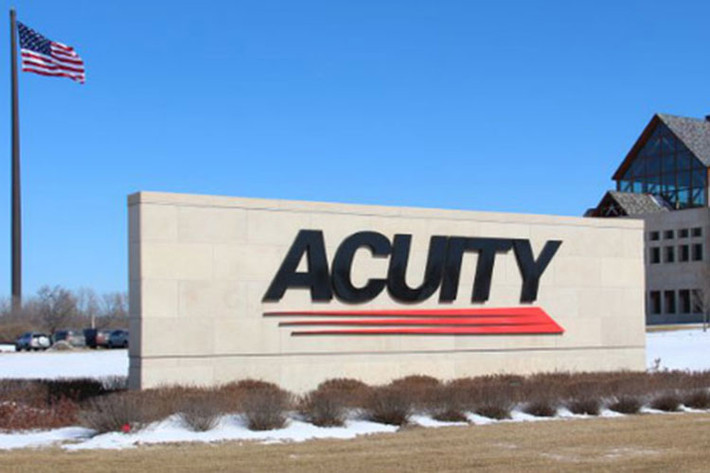 Acuity là công ty bảo hiểm có trụ sở ở bang Wisconsin, Hoa Kỳ. Họ thường xuyên tổ chức các hoạt động vui chơi tập thể cho nhân viên như hội chợ sô cô la, biểu diễn xiếc, biểu diễn tài năng, độc diễn hài trong bữa trưa… Acuity thậm chí còn xây dựng vòng đu quay cao 20m để nhân viên thư giãn. Ngoài ra, chế độ phúc lợi của Acuity cũng rất được ủng hộ. Công ty sẽ chi trả toàn bộ tiền đào tạo, nhân viên chính thức được nghỉ bệnh thoải mái mà vẫn có lương. Chẳng trách vì sao tỷ lệ nghỉ việc ở Acuity không bao giờ vượt quá 1%.