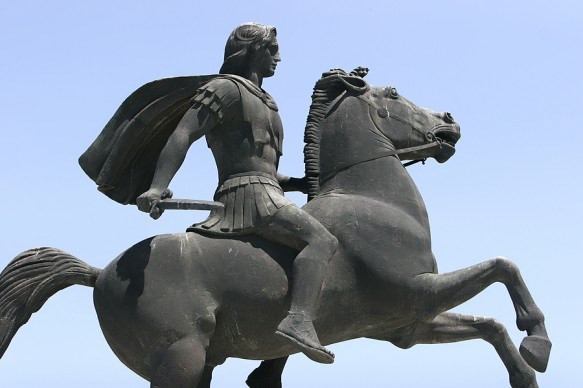 Dưới sự trị vì của Alexander Đại đế, quân đội Macedonia vô cùng hùng mạnh. Nhà cầm quân này đã trả tiền lương hậu hĩnh cho quân nhân để họ trở thành những người lính xuất sắc, cống hiến hết mình cho đất nước.