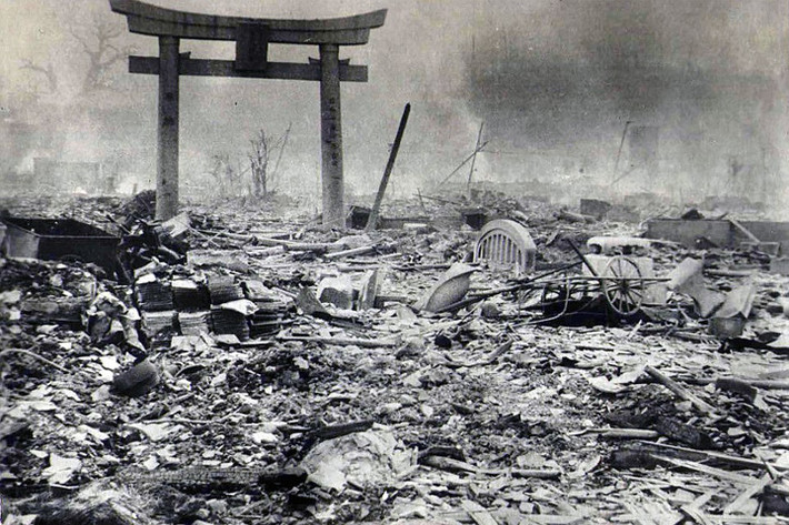 Ít ngôi nhà còn nguyên vẹn ở Hiroshima sau khi hứng chịu sức nổ mãnh liệt từ trái bom hạt nhân.