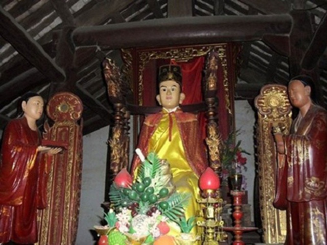 Ở Hải Phòng, bức tượng thờ Đức Linh Lang Đại vương ở miếu Bảo Hà, rất nổi tiếng, có thể đứng lên rồi từ từ khoan thai ngồi xuống. Sở dĩ có hiện tượng này vì tượng được trang bị các bàn nâng ẩn vào cánh cửa. Khi mở cửa, tượng sẽ tự đứng lên và lúc khép cửa sẽ ngồi xuống. Đây là sự sáng tạo của nghệ nhân, người dân trong vùng rất tự hào với bức tượng 700 năm tuổi.