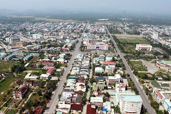 Quảng Nam hiện có 3 đô thị cấp tỉnh gồm thành phố Tam Kỳ, thành phố Hội An và thị xã Điện Bàn. Trong đó, thành phố Tam Kỳ chính là trung tâm chính trị - kinh tế, văn hóa của tỉnh này.