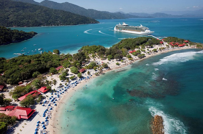 Đại Tây Dương có rất nhiều bờ biển, cả 3 vịnh Mexico, Caribe, Saint Lawrence đều thuộc Đại Tây Dương.