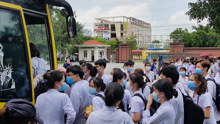 Những tiếng hô quyết tâm trước khi lên đường.