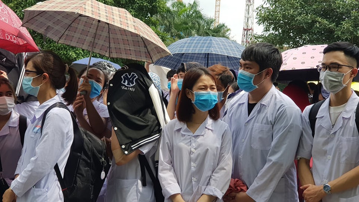 Nhưng cũng khiến nhiều người chứng kiến cảm động.