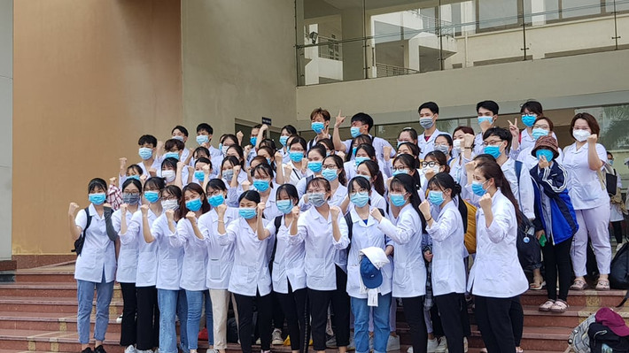 Đoàn cán bộ và sinh viên nhà trường cam kết sẽ quyết tâm khắc phục khó khăn, hoàn thành xuất sắc nhiệm vụ chi viện phòng chống dịch cho tỉnh Bắc Giang và Bắc Ninh.