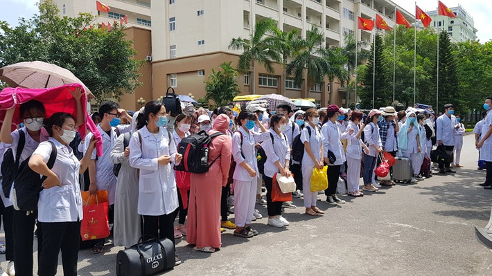 Tâm thế sẵn sàng lên đường dù những ngày tới với các sinh viên này vô cùng vất vả.