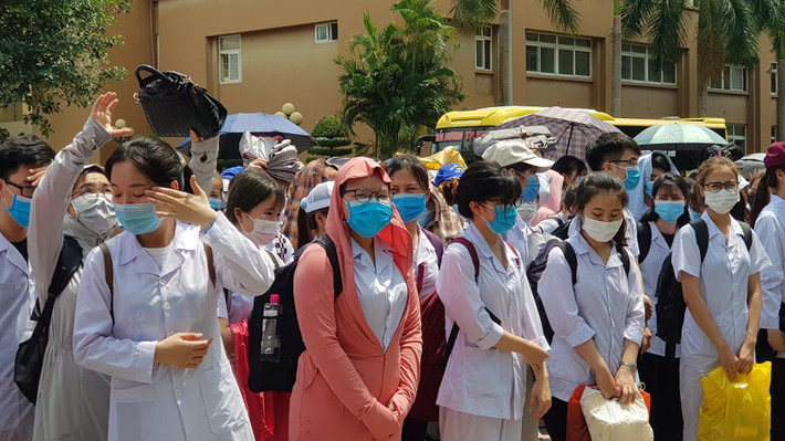 Nhiều sinh viên xúc động.