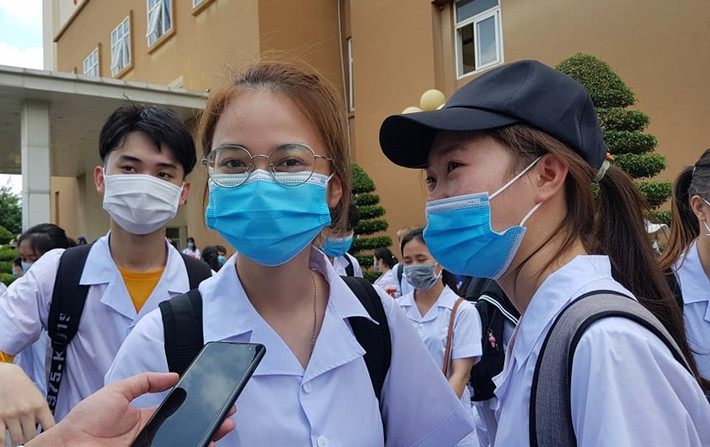 Em Trần Diệu Linh, sinh viên năm 2, Đại học Kỹ thuật Y tế Hải Dương cho biết, em cùng hơn 200 sinh viên lên đường chi viện cho hai tỉnh Bắc Giang và Bắc Ninh đều đăng ký tự nguyện. Các em đều từng cho kinh nghiệm chống dịch tại Hải Dương. Dù có lo lắng về đợt dịch ở Bắc Giang, Bắc Ninh phức tạp nhưng luôn sẵn sàng lên đường, quyết tâm hoàn thành nhiệm vụ.