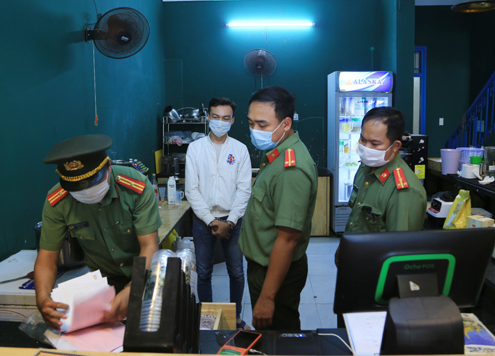 Nguyễn Trần Anh Tuấn đã phối hợp với một số đối tượng khác tổ chức đường dây đưa người Hàn Quốc nhập cảnh trái phép vào Việt Nam. Tuấn lập 3 công ty J.D.K, DK Globai và Guppo để bảo lãnh cho những người có nhu cầu nhập cảnh. Ảnh CAĐN
