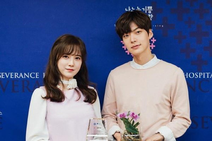 Goo Hye Sun và Ahn Jae Hyun cùng sở hữu gu thời trang rất thanh lịch và tinh tế.