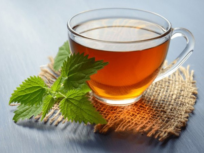 Trà bạc hà thường được gọi là thuốc chữa bệnh dạ dày và tiêu chảy. Đun sôi một cốc nước và thêm lá bạc hà. Ủ trong 10 phút và uống nó ba lần một ngày.