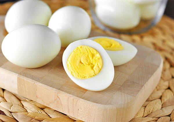 Thực phẩm giàu protein: Theo các chuyên gia, thực phẩm giàu protein dường như là bắt buộc đối với người bị xơ gan. Một người trưởng thành trung bình cần khoảng 1gr protein mỗi ngày cho mỗi kilogam trọng lượng cơ thể. Những thực phẩm này bao gồm: thịt, cá, trừng, ngũ cốc và sữa...