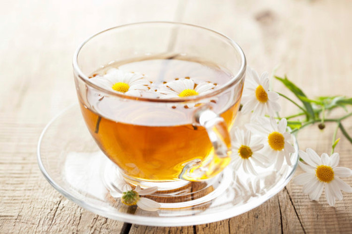 Cải thiện giấc ngủ: Nếu bạn mắc chứng khó ngủ, hãy thử thư giãn với một tách trà thảo mộc trước khi đi ngủ. Trà thuốc Đông Á có thể cải thiện chứng mất ngủ. Theo một nghiên cứu trong nghiên cứu y học tích hợp, uống trà có thể giúp cải thiện giấc ngủ và chất lượng cuộc sống ở những người bị mất ngủ nhẹ đến trung bình.