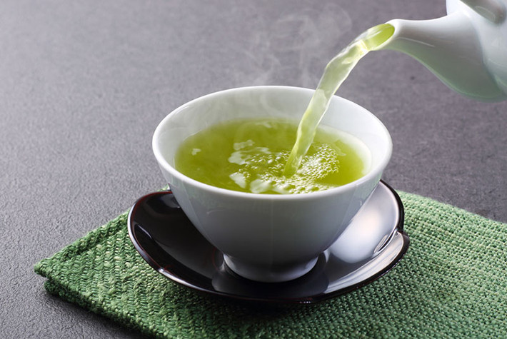 Tăng sự trao đổi chất của cơ thể: Chất cafein trong trà giúp cải thiện khả năng tinh thần cũng như tăng quá trình trao đổi chất và đốt cháy chất béo (lên tới 100 calo mỗi ngày).
