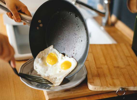 Trứng gà giàu chất chống ô xi hóa như lutein và zeaxanthin. Các chất chống oxy hóa chưa được chứng minh là có thể làm giảm cân, nhưng lại giúp kiểm soát cân nặng một cách khỏe mạnh.
