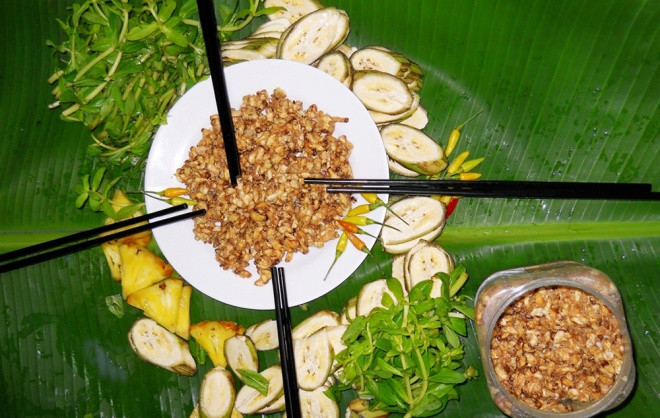 Mắm ong: Đây là một đặc sản thiên nhiên tuyệt vời mà rừng U Minh dành tặng riêng cho người dân Cà Mau.