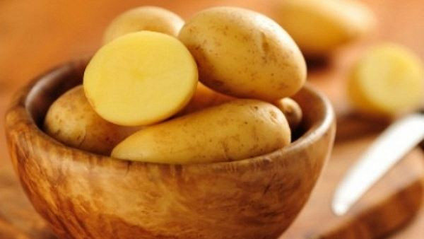 Khoai tây thường là sự lựa chọn của nhiều người trong các bữa ăn tối. Tuy nhiên, ăn nhiều tinh bột có thể tạo ra khí và gây đầy hơi. Ảnh: RD.