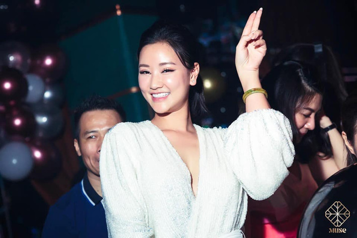 Maya thường xuyên chọn những trang phục hở bạo mỗi khi lên sân khấu hay đi chơi.