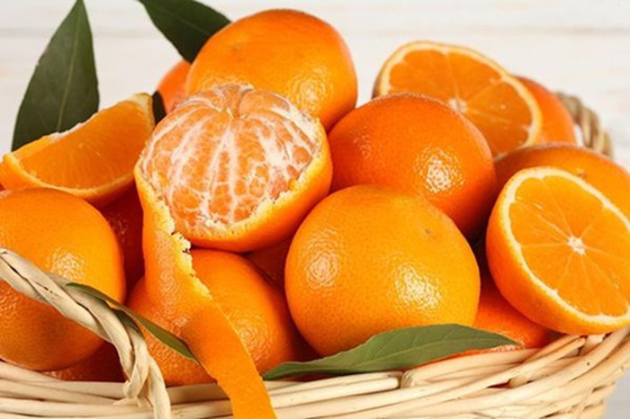 Quýt giàu vitamin C, làm tăng quá trình chuyển hóa vitamin C thành oxalate khiến bệnh tình thêm nặng nên người bệnh thận không nên ăn quá nhiều quýt.
