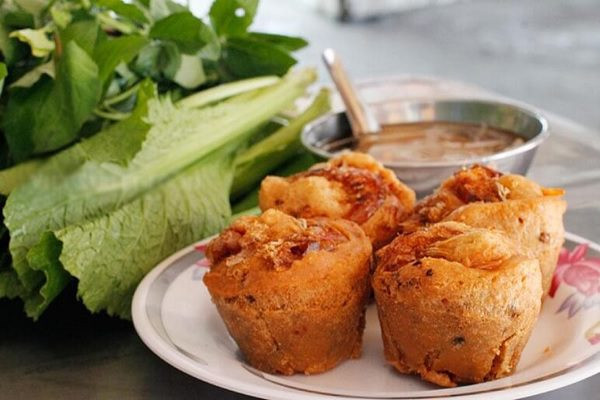 Bánh cóng (hay còn gọi bánh cống) là một món ăn khá nổi tiếng được bán ở hầu khắp chín tỉnh đồng bằng Sông Cửu Long. Người Nam Bộ đều gọi là bánh cóng cho dễ nhớ do khuôn bánh có hình dạng giống như chiếc cóng – một dụng cụ dùng để đong chất lỏng của các quầy tạp hóa ngày trước.