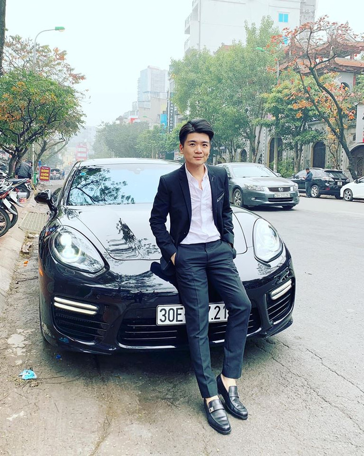 Quang Vinh chuộng phong cách thời trang lịch lãm với những bộ sơ mi, suit nhưng không kém phần sang trọng.