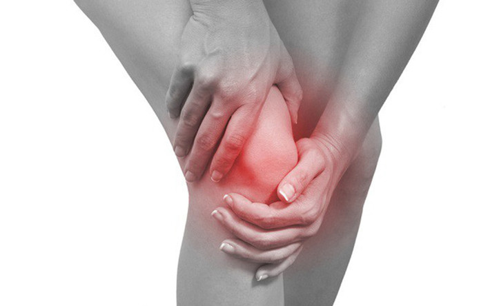 Giảm đau khớp: Đau khớp là tình trạng phổ biến ở người cao tuổi và một ly nước chanh sẽ giúp làm loãng axit uric, giúp giảm đau và ngăn ngừa viêm khớp.