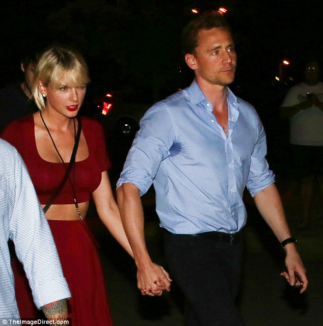 Sau đó, Taylor đã bị Calvin Harris, người yêu cô vừa chia tay, buộc tội cắm sừng vì đã quan hệ với Tom khi vẫn là người yêu của chàng DJ.