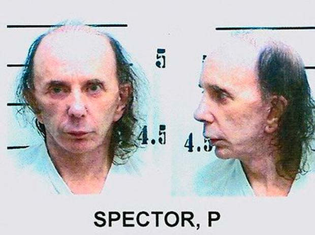 Nhạc sĩ Phil Spector bị buộc tội giết người cấp độ 2 khi một người phụ nữ tên Lana Clarkson bị bắn vào đầu và chết tại biệt thự của Spector ở California năm 2003. Vụ việc khiến cả làng nhạc thế giới rúng động. Spector bị xử án chung thân và hiện đang thụ án năm thứ 19 tại một nhà tù ở California.