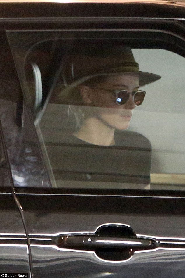Vẻ tiều tụy của Amber Heard khiến nhiều người ngạc nhiên.