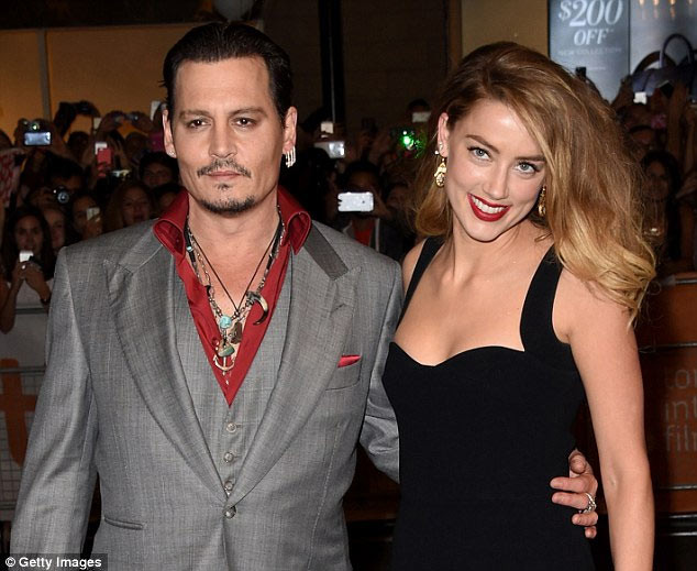 Ngay sau đó, tòa án đã chấp nhận yêu cầu của Amber cách ly Depp khỏi cô trong vòng phạm vi an toàn.