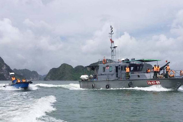 Tàu của Quảng Ninh tham gia tìm kiếm cứu nạn.