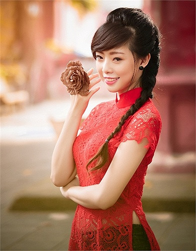 Hot girl Đà Nẵng cho biết, hiện đang quay phim Án Đỏ Đen (vai bé Lý).