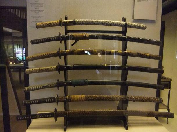 Thanh kiếm huyền thoại Masamune cũng biến mất vào thời điểm này. Một số người cho rằng, thanh kiếm quý giá trên có thể bị tiêu hủy cùng với những vũ khí trên.