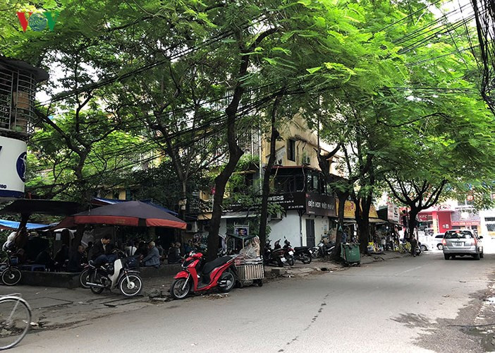 Sân chơi trong khu tập thể cũ nhằm phục các hoạt động vui chơi, giải trí, sinh hoạt văn hoá của cư dân tại đó.