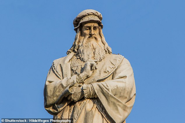 Cụ thể, giáo sư Tyler nhận thất trong hầu hết các bức tranh, mắt trái của da Vinci không nhìn thẳng mà xếch về phía tai.