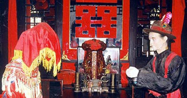 Hôn nhân là việc trọng đại đối với nam thanh nữ tú Trung Quốc thời xưa. Tuy nhiên, họ không có quyền lựa chọn đối tượng kết hôn.