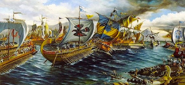 Theo đó, hoàng đế Ba Tư Xerxes triển khai hơn 1.200 tàu chiến cùng khoảng 300.000 quân tham gia chiến dịch tiến đánh Hy Lạp. Trước khi trạm trán lực lượng Hy Lạp tại trận hải chiến, Ba Tư bị mất 400 thuyền chiến do bị những trận bão trên biển đánh chìm.