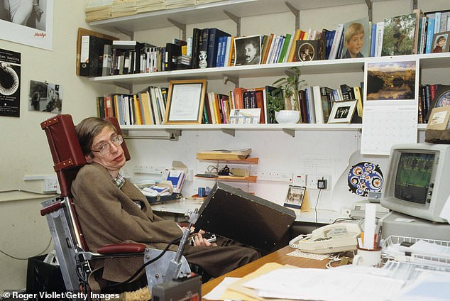 Theo nhà vật lý Hawking, những bước đột phá trong công nghệ biến đổi gene sẽ giúp con người tạo ra siêu nhân trong thế kỷ này.