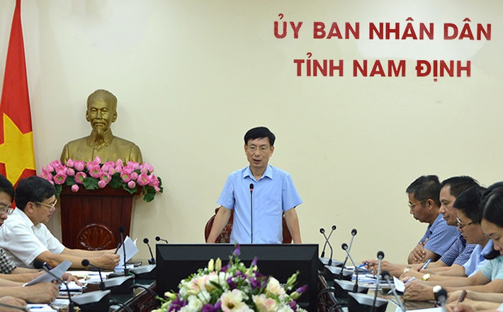 Theo UBKT Trung ương, trong lãnh đạo, chỉ đạo, Ban cán sự đảng UBND tỉnh Nam Định đã vi phạm quy chế làm việc; thiếu trách nhiệm, buông lỏng lãnh đạo, chỉ đạo để UBND tỉnh và một số tổ chức, cá nhân vi phạm quy định của Đảng, pháp luật của Nhà nước trong đấu thầu, mua sắm sinh phẩm, hóa chất, vật tư y tế phục vụ công tác phòng, chống dịch. Ban cán sự đảng UBND tỉnh Nam Định còn để UBND tỉnh và một số sở, ngành vi phạm quy định của Đảng, pháp luật của Nhà nước trong đầu tư công; trong quản lý, sử dụng đất đối với một số dự án.
