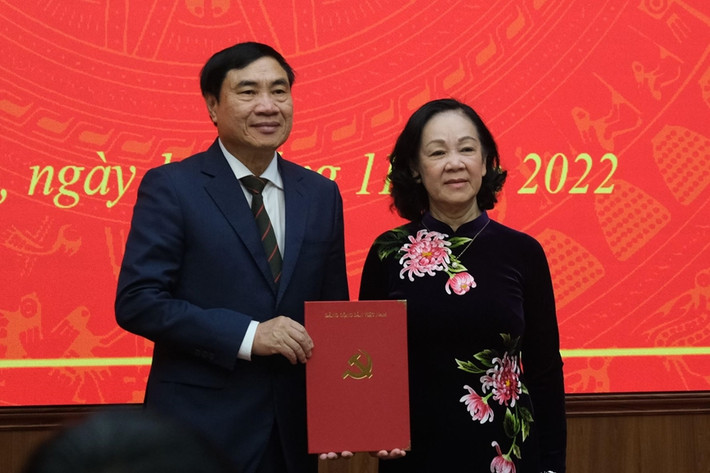 Bí thư Tỉnh ủy Điện Biên Trần Quốc Cường: Ngày 16/11, tại Hội nghị công bố quyết định của Bộ Chính trị về công tác cán bộ do Tỉnh ủy Điện Biên tổ chức, bà Trương Thị Mai - Ủy viên Bộ Chính trị, Bí thư Trung ương Đảng, Trưởng Ban Tổ chức Trung ương đã trao quyết định của Bộ Chính trị điều động, chỉ định ông Trần Quốc Cường tham gia Ban Chấp hành, Ban Thường vụ, giữ chức Bí thư Tỉnh ủy Điện Biên, nhiệm kỳ 2020 - 2025.