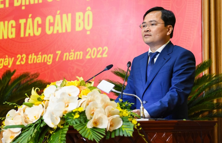 Ông Nguyễn Anh Tuấn, sinh ngày 26/11/1979, quê quán tại xã Quảng Phong, huyện Quảng Xương, tỉnh Thanh Hóa. Trình độ học vấn tiến sĩ Quản lý kinh tế, Thạc sĩ Quản trị kinh doanh, Cử nhân Kinh tế ngành Ngân hàng tài chính, trình độ lý luận chính trị cao cấp.