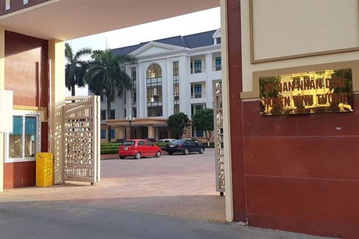 Cáo trạng nêu rõ, tháng 3/2019, bà Nguyễn Thị Kim Anh được điều động, luân chuyển làm phó Trưởng phòng Chống tham nhũng – Thanh tra Bộ Xây dựng và được giao làm trưởng đoàn thanh tra cùng 3 người khác đến thanh tra tại huyện Vĩnh Tường, tỉnh Vĩnh Phúc.