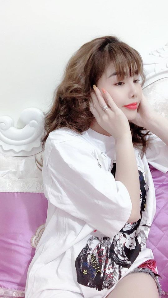 Chị Nhung khẳng định chưa kêu gọi hay lấy của ai một xu nào, tiền biếu gia đình anh tài xế 5 triệu là tiền riêng cá nhân của chị. Chiều ngày 22/7, chị Nhung có mặt tại Bệnh viện Việt Đức và tiếp tục ủng hộ gia đình nạn nhân thêm 10 triệu đồng.