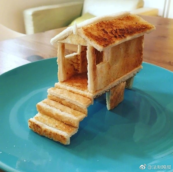 Chuyện lạ hôm nay đăng trên Sina. Những ngày gần đây, những hình ảnh về bữa sáng cầu kỳ siêu sáng tạo của một ông bố người Anh đã gây được sự chú ý lớn. Tuy nhiên, ít người biết rằng đằng sau những bữa sáng cầu kỳ như một tác phẩm nghệ thuật đó, lại là một câu chuyện cảm động. (Nguồn Sina)