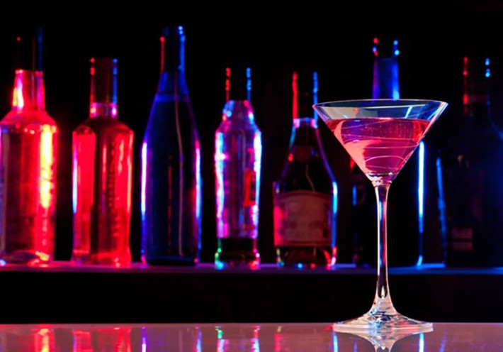 Rượu mạnh: Uống liều lượng nhỏ đồ uống có cồn mạnh như cognac có thể không chỉ là vô hại mà còn rất hữu ích. Chúng giúp giảm bớt đau đầu, cải thiện tiêu hóa và giảm mức cholesterol. Rượu cũng có thể là một phương thuốc điều trị cảm lạnh thông thường, và chỉ cần một ly duy nhất có thể làm giảm căng thẳng. (Ảnh: pixabay.com)