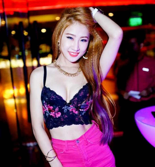 Bắt đầu bước vào nghề DJ từ năm 16 tuổi, hiện tại Oxy có 6 năm kinh nghiệm. Nữ DJ quan niệm, không có gì nuôi sống mình cả đời ngoài nghề nghiệp. Do đó, "một ngày không đi diễn, mình cảm thấy khó chịu lắm" - cô nói.