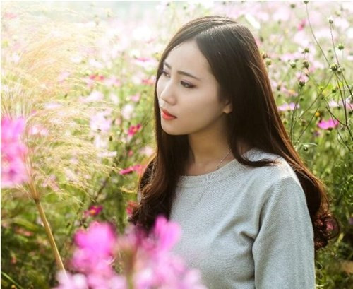 Thần tượng của Linh là MC Diễm Quỳnh.